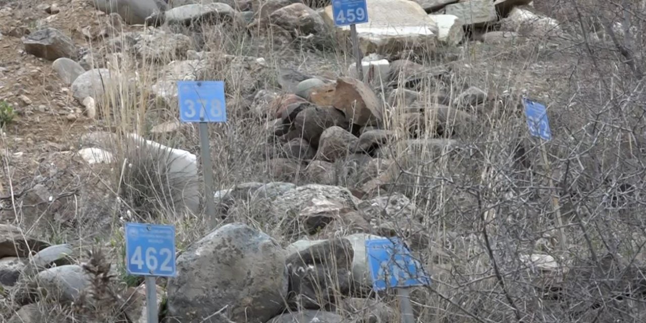 Sahipsiz mezarlar da suya gömülüyor