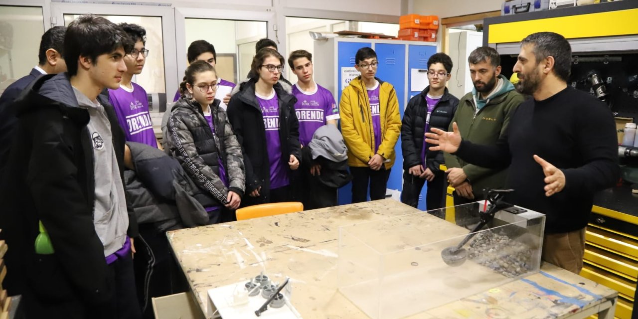 Robotik Kodlama Takımı Öğrencilerinden Kartal Belediyesi’ne Ziyaret