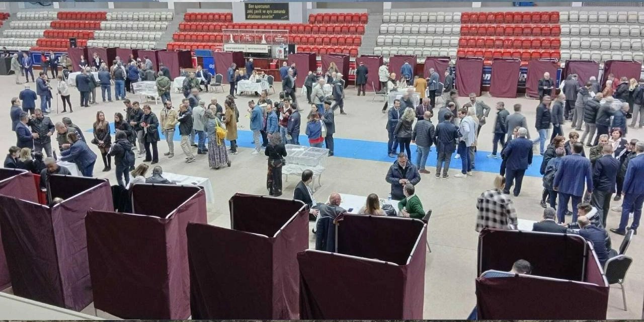 İYİ Parti'den İzmir'de temayül yoklaması: Üyeler Müsavat Dervişoğlu ve Hüsmen Kırkpınar'ı seçti