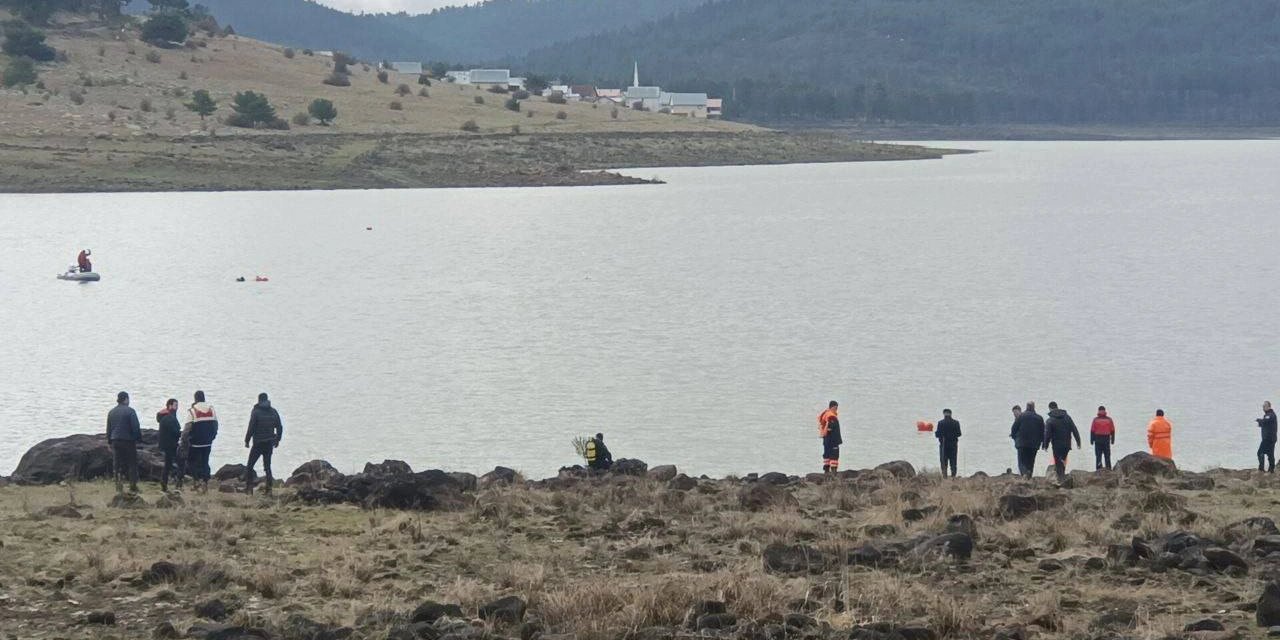 Bolu’da Seben Taşlıyayla Göleti’nde tekne alabora oldu: 1 kişi kayboldu