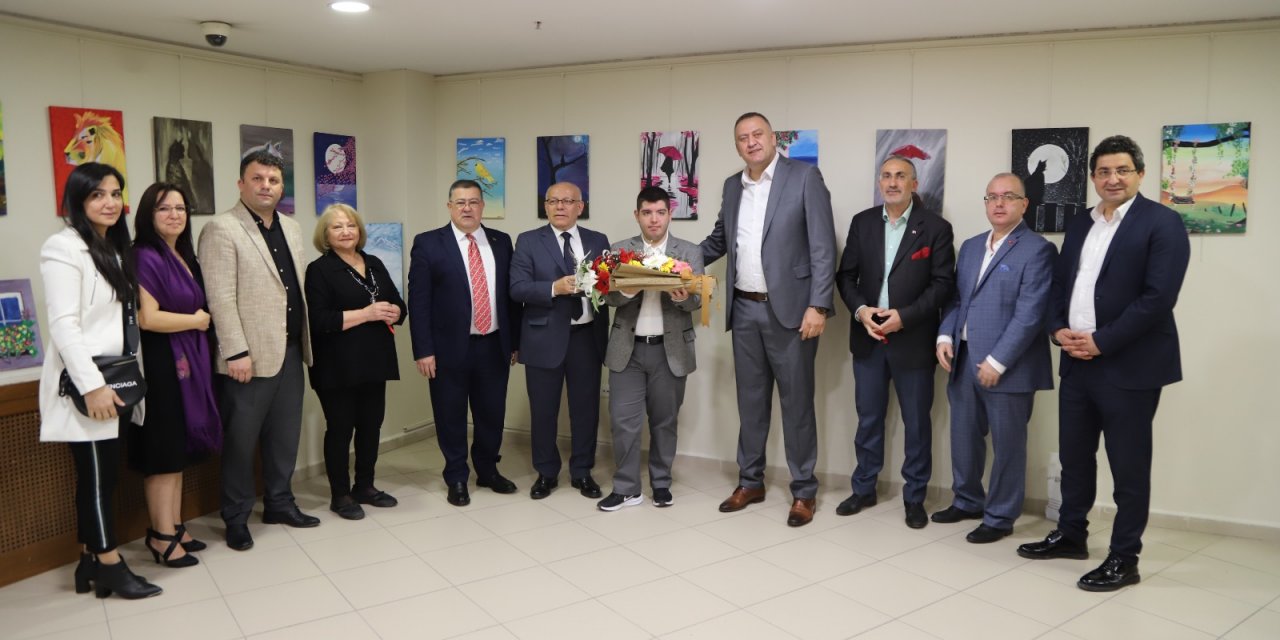 Kartal Belediyesi, Otizmli Genç Ressamın Tablolarına Ev Sahipliği Yaptı