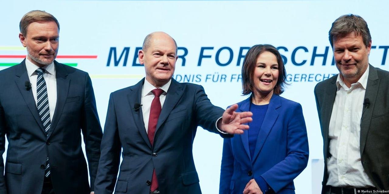 Almanya'da koalisyon hükümetinin oy oranı düşüyor