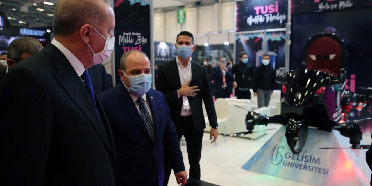 Cumhurbaşkanı Erdoğan, uçan araba TUSİ’yi inceledi
