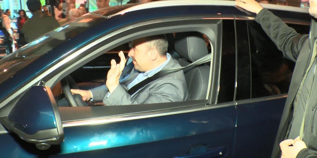 Bursa Valisi, Varank'ın seçim çalışmasında: Varank'ın 'bakan ve milletvekili adayı olarak geldim' dediği iftara katıldı