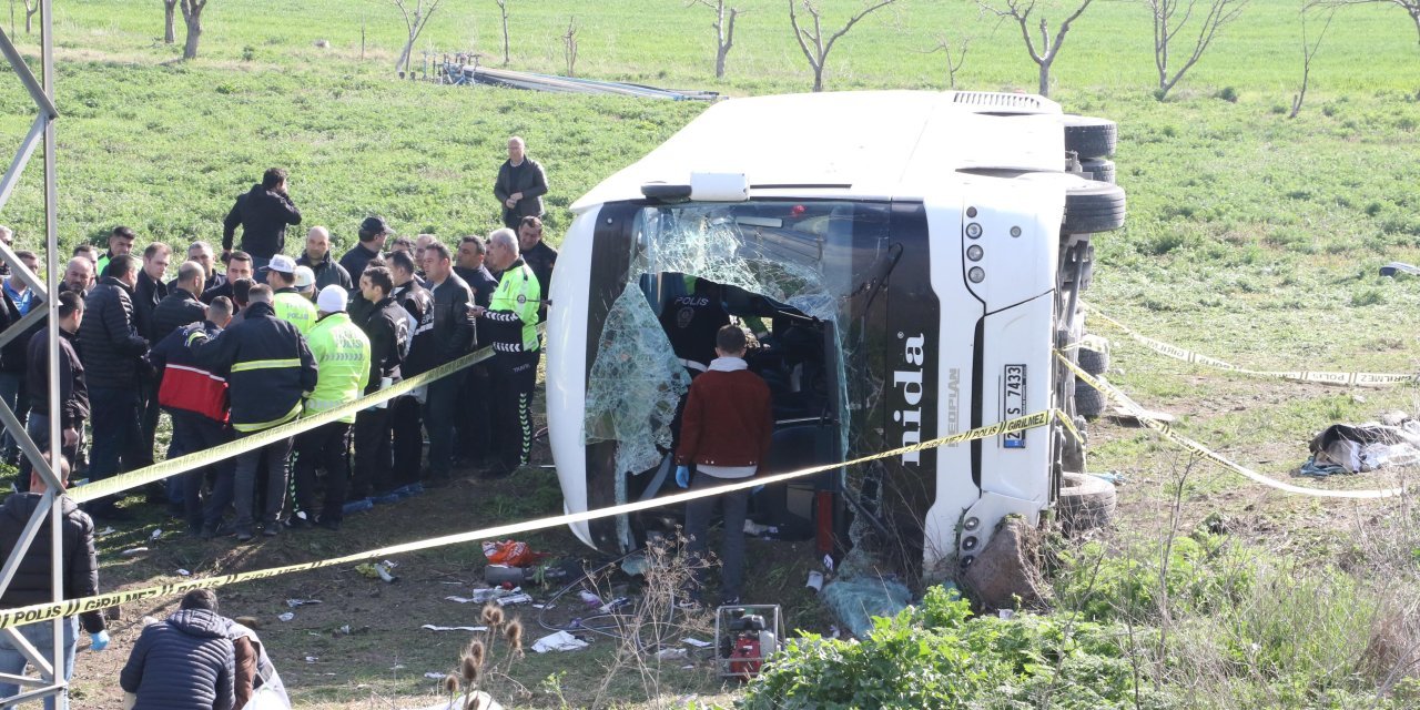 Eskişehir'de katliam gibi kaza, işçi taşıyan otobüs devrildi: 3 ölü, 31 yaralı