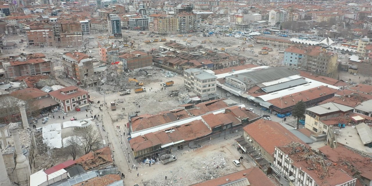 Japon bilim insanları deprem bölgesinde: Bu kadar yıkıcı olmasının sebebi yapısal sorunlar