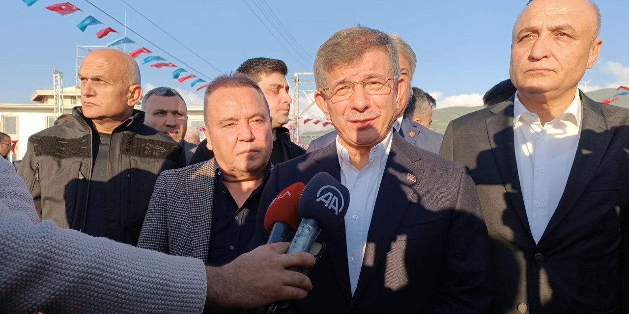 Ahmet Davutoğlu'ndan Nurdağı'na bayram ziyareti