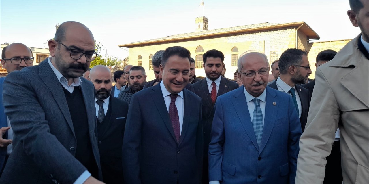 Ali Babacan bayramı Diyarbakır'da karşılıyor