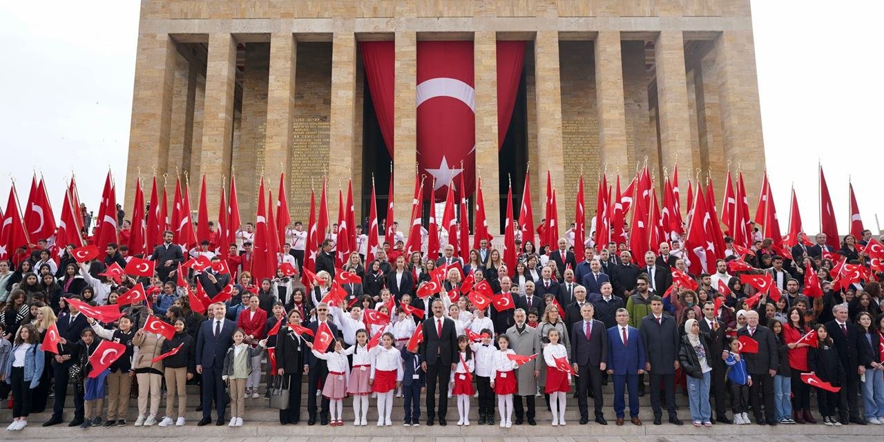 Anıtkabir'de 23 Nisan kutlaması: Özel defterde 'Türkiye Yüzyılı' vurgusu