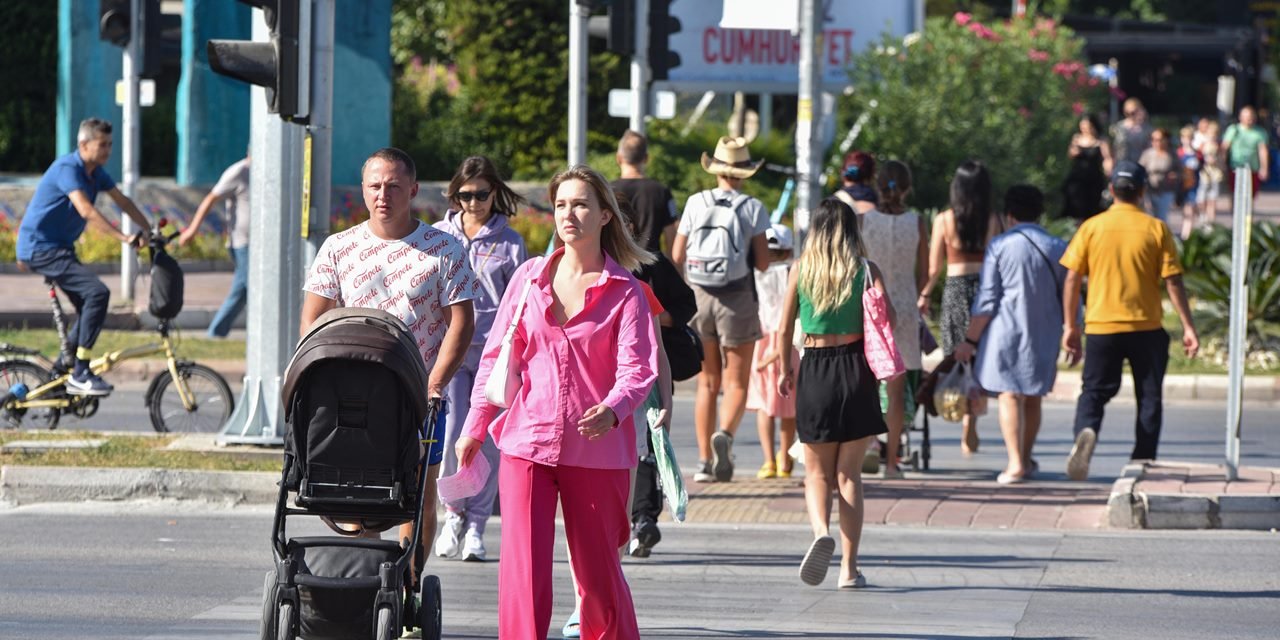 Yabancıya satılan 100 konuttan 38'i Antalya'da: Ruslar ilk sırada