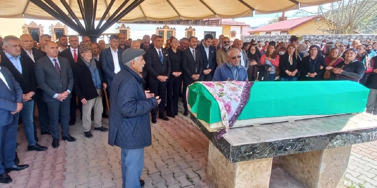 Kılıçdaroğlu’nun halası son yolculuğuna uğurlandı!