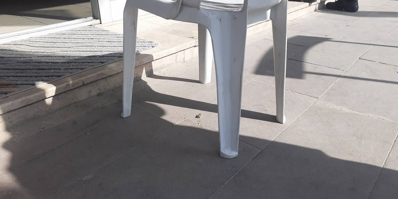 İYİ Parti'nin seçim bürosunun önünde boş kovan bulundu