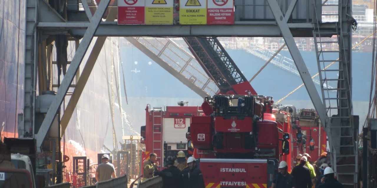 Tuzla'da gemi yangını