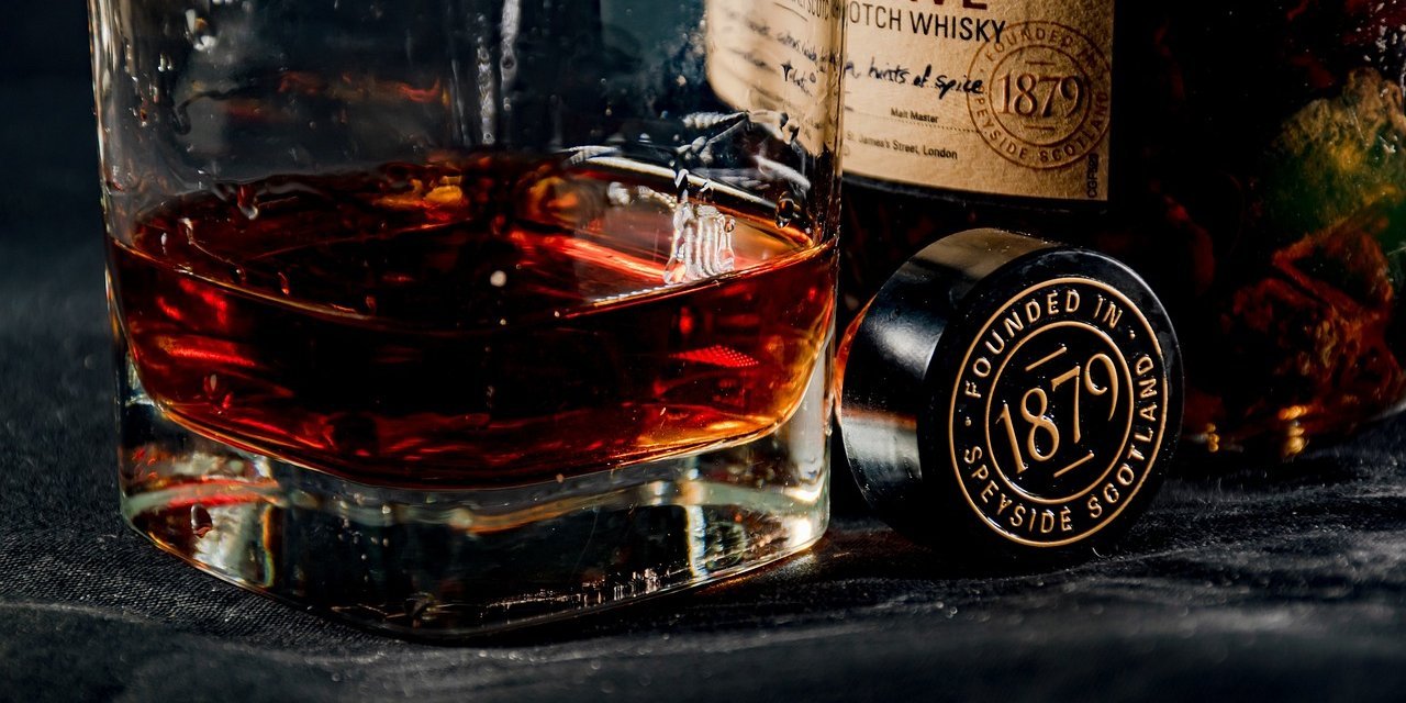 Bir içki grubuna zam geldi... 'Zam furyası başladı' diyerek duyurdu...