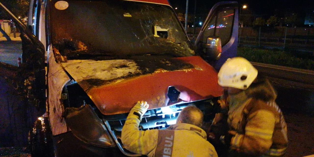 İstanbul'da CHP'nin seçim aracı yandı: Kundaklama şüphesi var