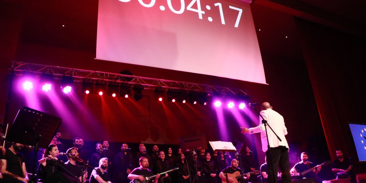 Depremde 7 üyesini kaybeden Antakya Medeniyetler Korosu, Edirne'de konser verdi