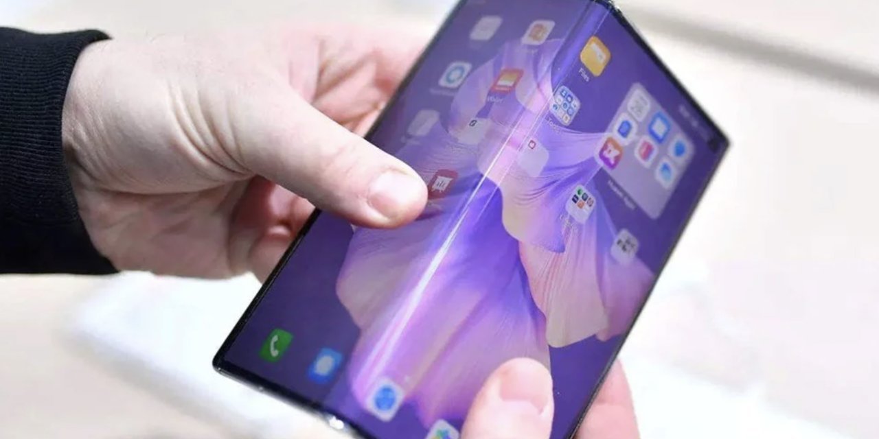 Google katlanabilir telefonu Pixel Fold'u tanıttı