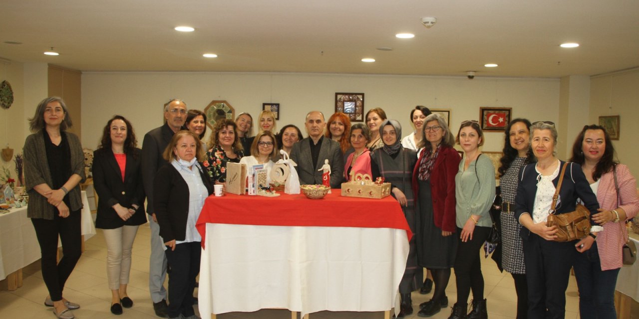 Kartal Belediyesi’nde Cumhuriyet’in 100. Yılı Seramik Sergisi Açıldı