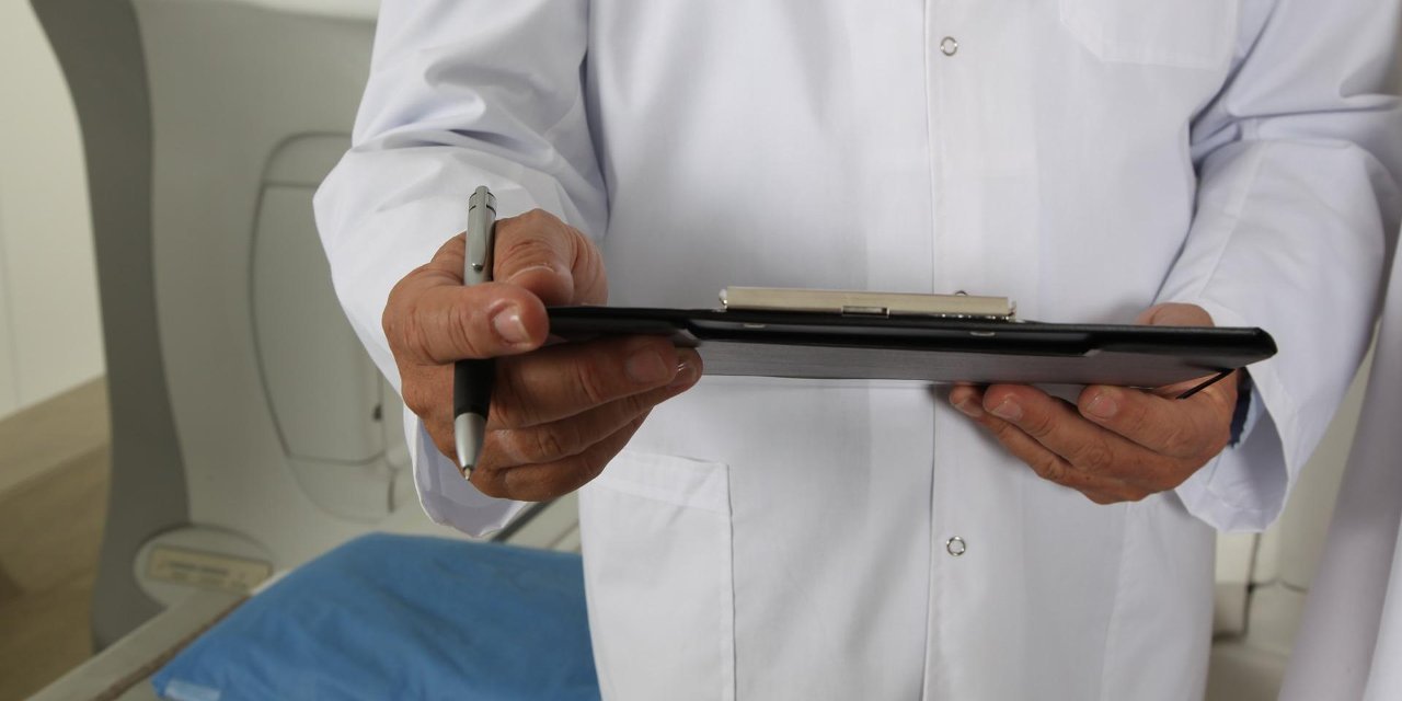 Göreve iade edilen doktorun yargı zaferi: Mahkeme ihraç eden devleti kusurlu buldu