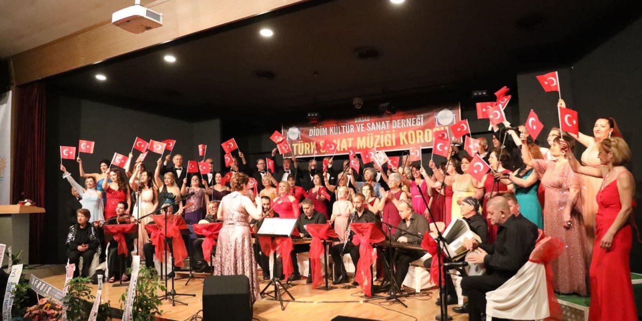 DİDİM’DE DİKSAD KONSERİ BÜYÜK BEĞENİ TOPLADI