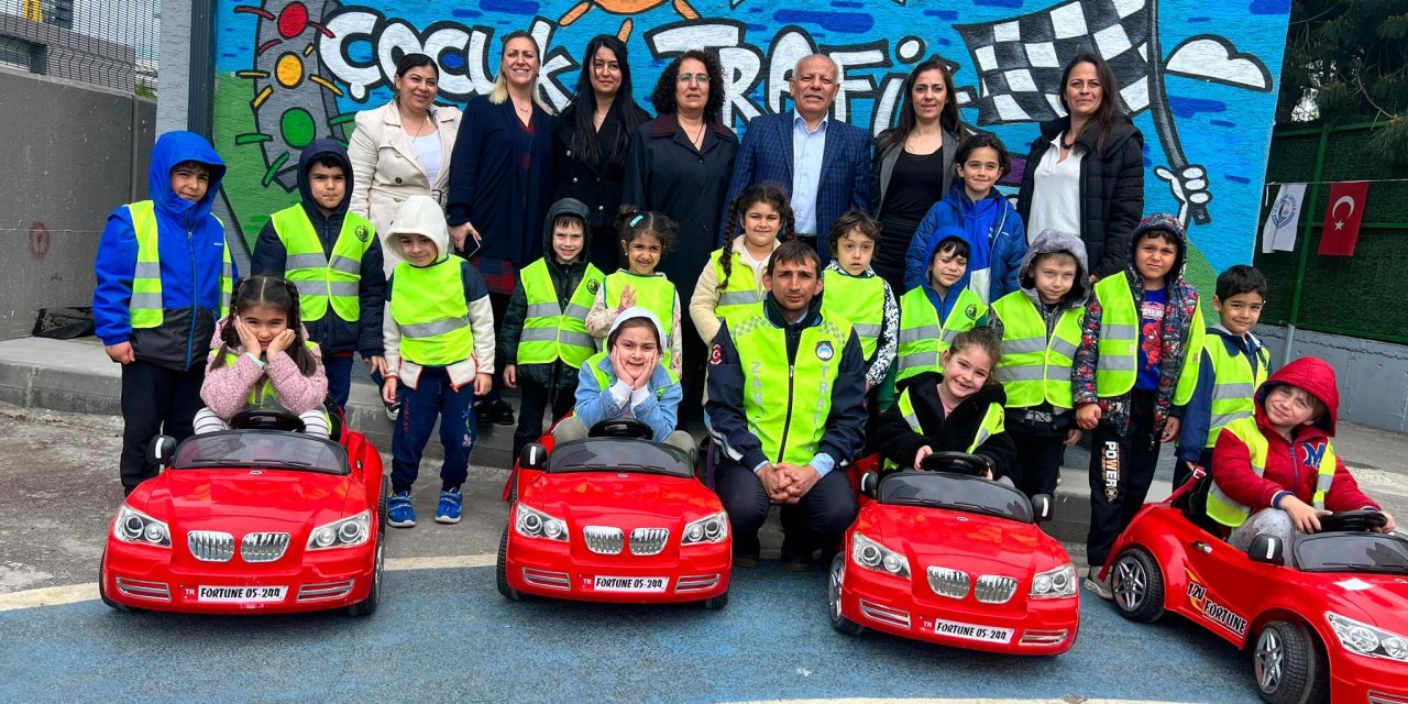 Kartallı Minikler Trafik Haftası’nda Kuralları Öğrenip Parkura Çıktı