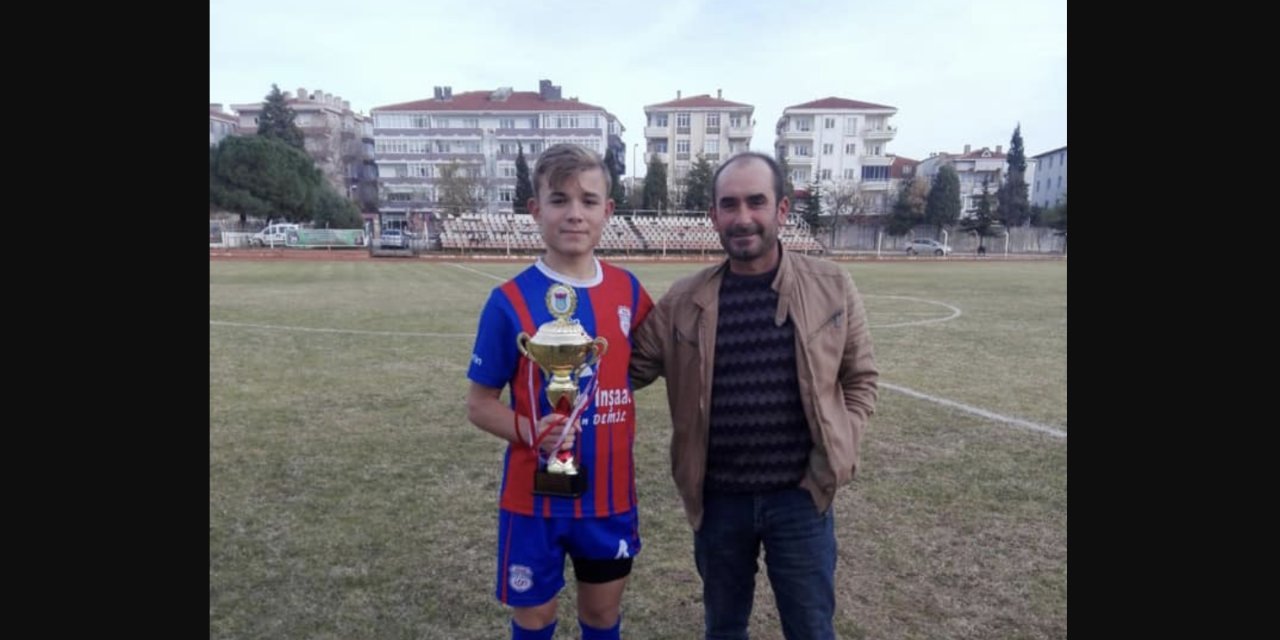 17 yaşındaki Enes kalp krizi geçirip yaşamını yitirdi, acısına dayanamayan babası da bir gün sonra hayatını kaybetti