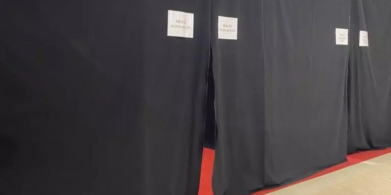 Oy sandıklarının yanına mescit kuruldu