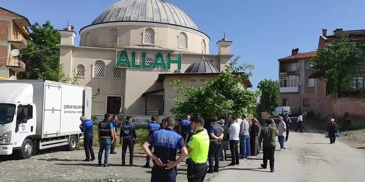 Çorum'da cami yıkımına yurttaşlar tepki gösterdi: Gerekirse Erdoğan gelecek. Nasıl oy aldı, bu camiyi yıkmak için oy almadı