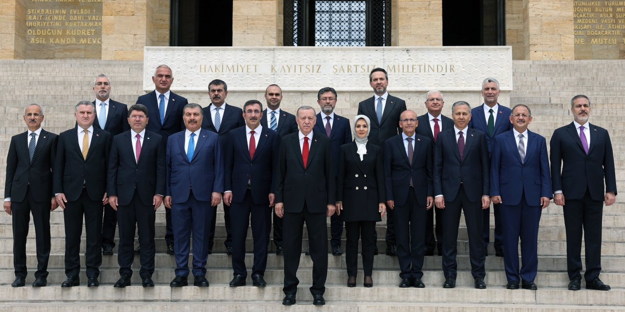 Erdoğan ve bakanlardan Anıtkabir ziyareti: 'Cumhuriyetimizin 100. Yılına ulaşmanın heyecanını ve haklı gururunu yaşıyoruz'