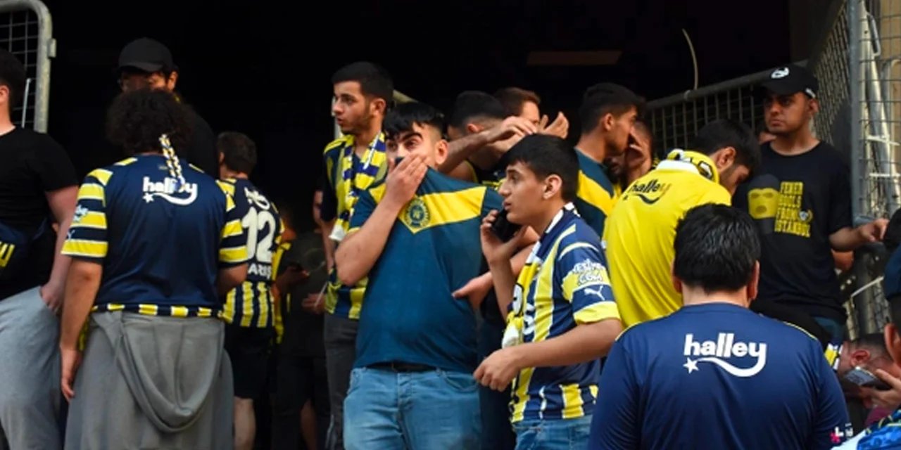 Final maçı öncesi polis müdahalesi: F.bahçelilere biber gazı sıkıldı