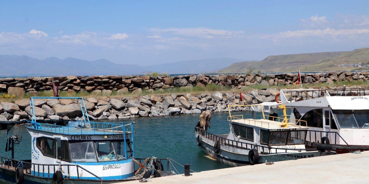 'Van Gölü’ndeki çekilme en çok balıkçıları etkiliyor'