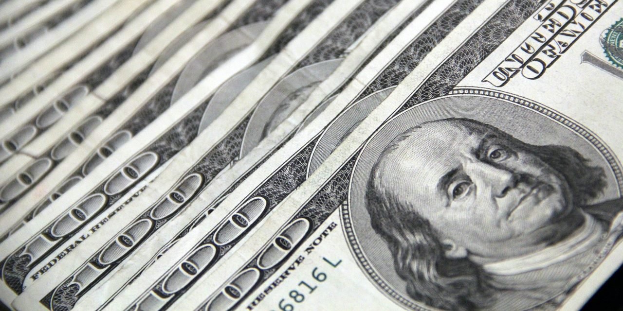 Euro ve dolarda tarihi seviyeler sürüyor