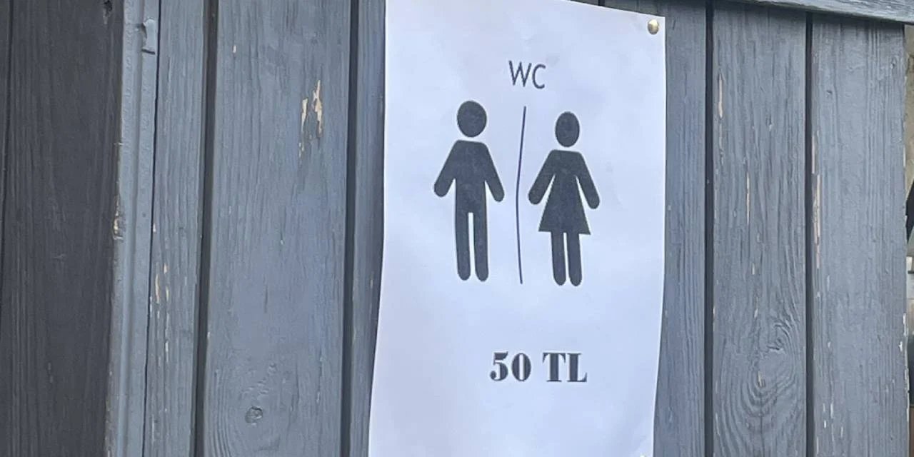 Çeşme’de Tuvalet Ücreti 50 Lira! Sosyal Medya Bunu Konuşuyor