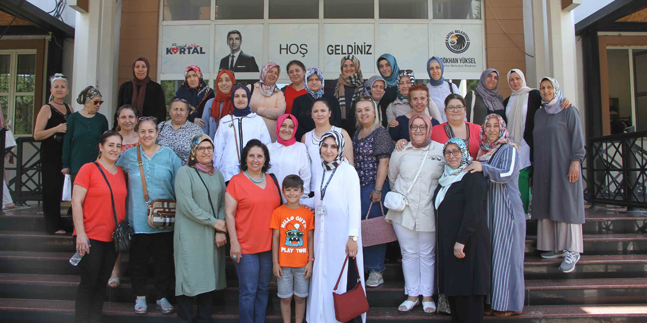 BELEDİYE HİZMETLERİ KADINLARA KENT TURLARI İLE TANITILIYOR