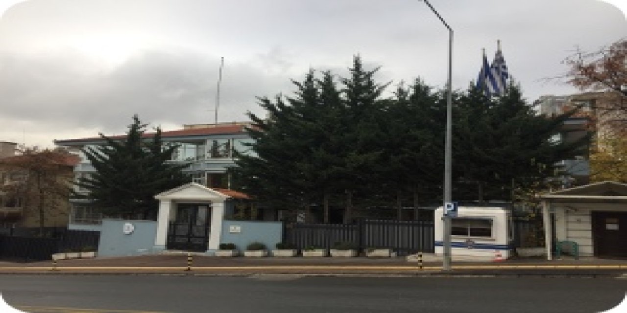 Yunanistan'ın Ankara Büyükelçiliği'nde görevli diplomat 60 yaşındaki Georgias Ralli'nin corona virüsü rahatsızlığından yaşamını yitirdiği açıklandı.