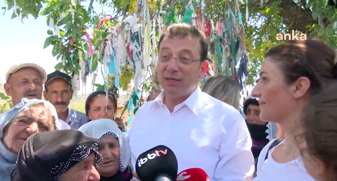 İMAMOĞLU’NDAN TUNCELİ’DE ALEVİ İNANÇ MERKEZLERİNE ZİYARET: “BAZEN EN ZOR ŞEYİ BAŞARIYORUZ. BİRBİRİMİZİ ANLAMAMAYI VE DİNLEMEMEYİ BAŞARIYORUZ. UMUYORUM Kİ BUNU AŞACAĞIZ”