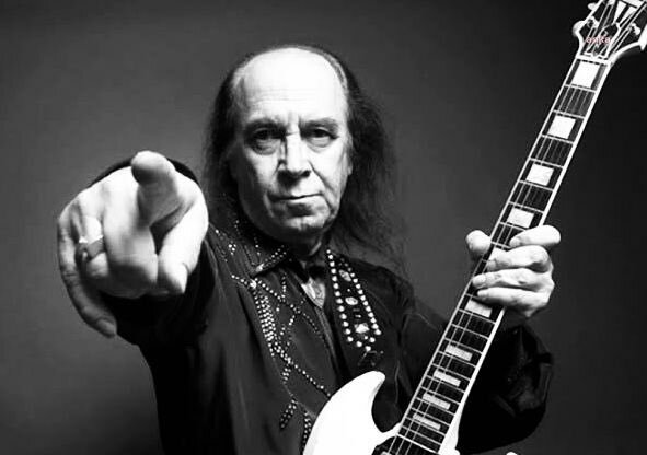 ANADOLU ROCK MÜZİĞİNİN EFSANE İSMİ ERKİN KORAY, 82 YAŞINDA HAYATINI KAYBETTİ