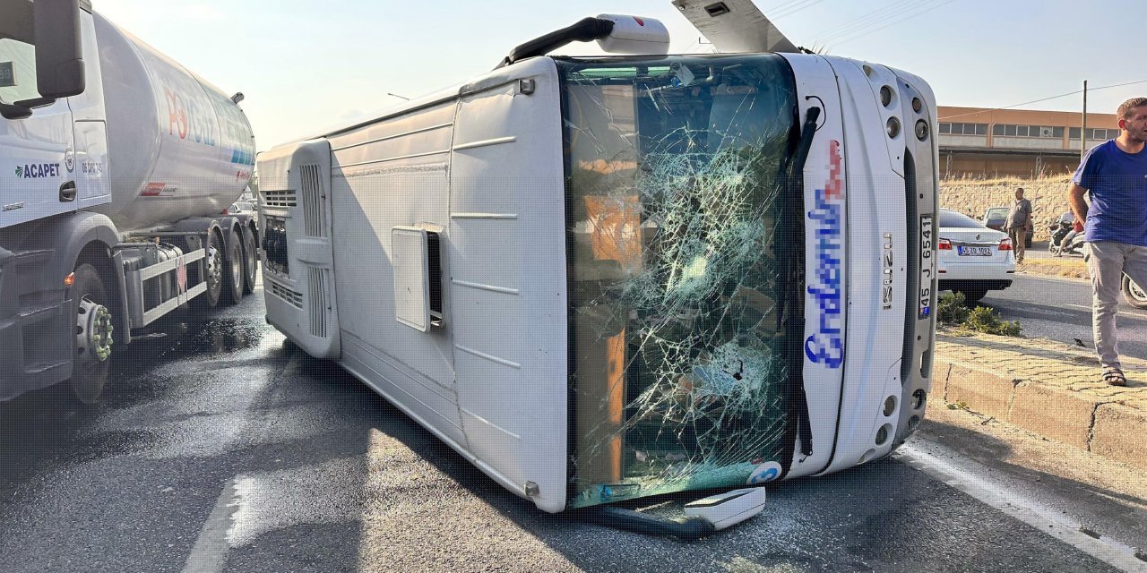 Manisa'da işçi servisi devrildi: 25 yaralı