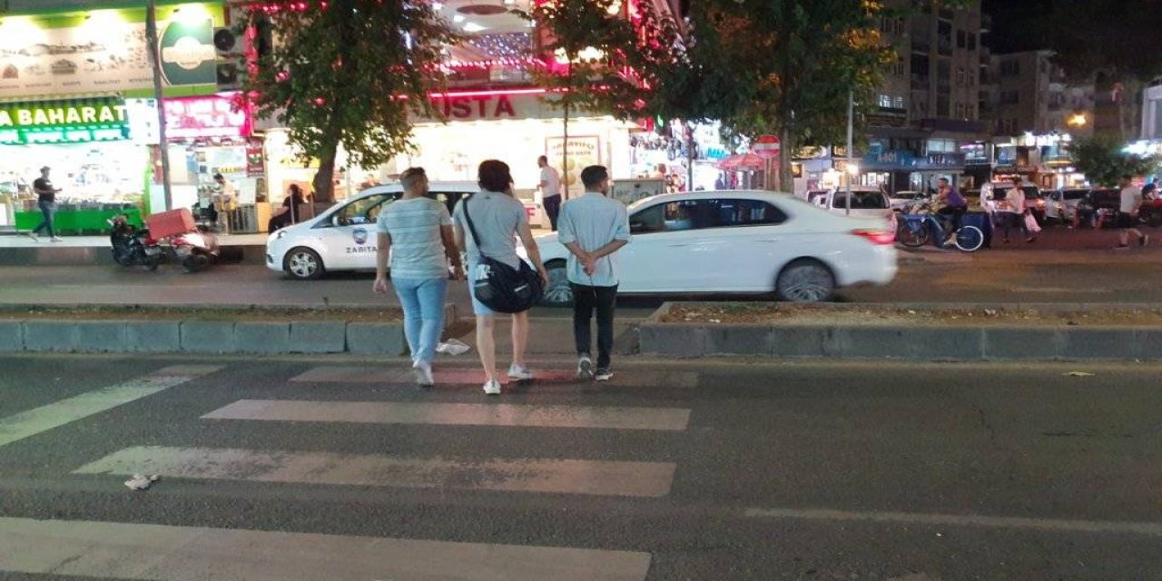 Malatya'daki 5.3 büyüklüğünde gerçekleşen deprem vatandaşları sokağa döktü