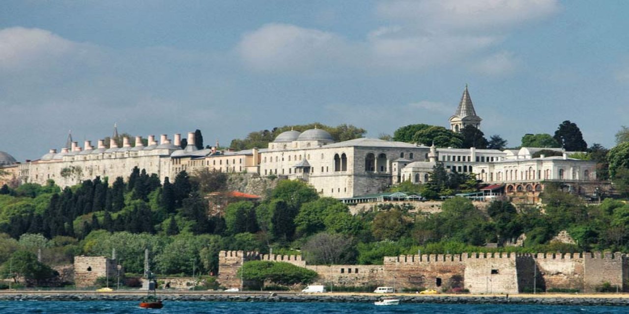 Topkapı Sarayı’nda büyük yıkım... Ağaçlar katledildi, askeri okul binası yıkıldı!