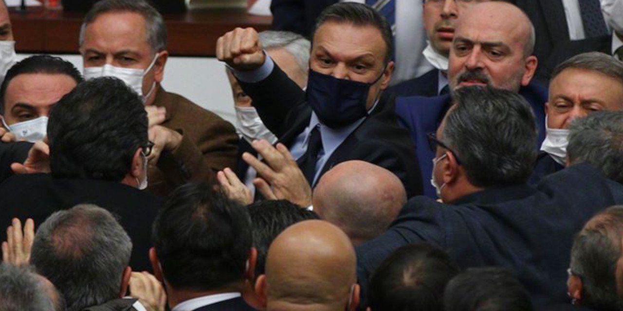 Alpay Özalan'ın danışmanı istifa etti: "nankör", "vefasız", "saygısız", "iki kelimeyi bir araya getiremiyor"