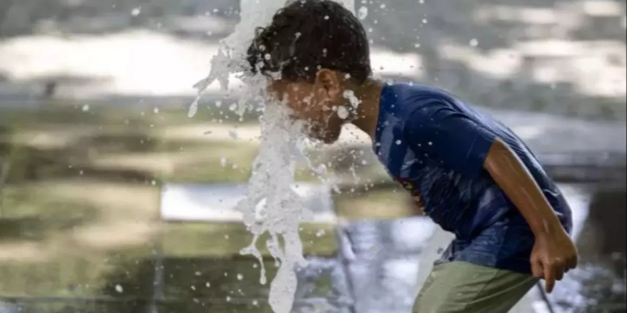 Aşırı sıcaklar sürüyor: Mevsim normallerinin 11 derece üzerinde