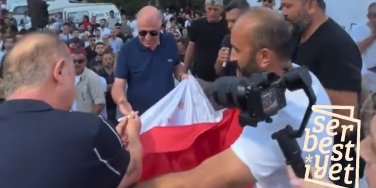 Zafer Partisi'nin vatandaşların parmaklarından alınan kanla çizdiği bayrağın son damlasını Ümit Özdağ sürdü