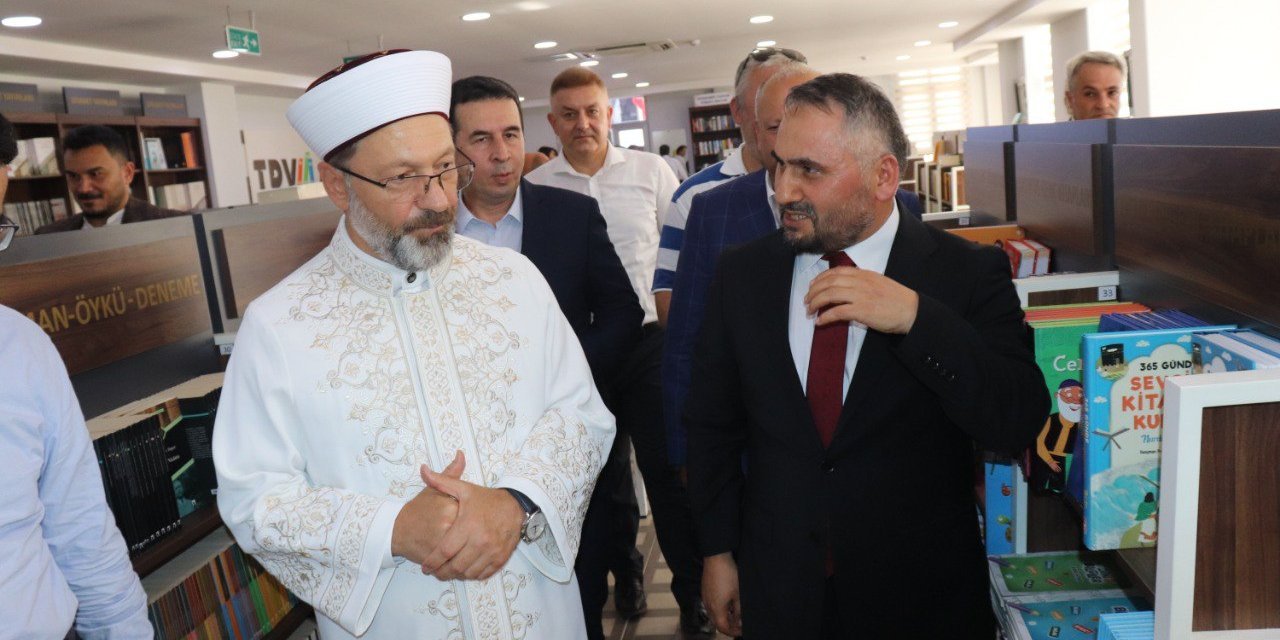 Ali Erbaş: Dürüstlerden oluşan toplum için 4-6 yaş Kuran kursu şart. Üniversite gençliği de İslam ahlakı ile donatılmalı