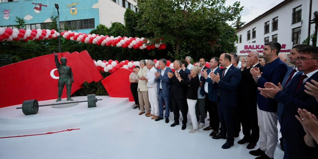 Naim Süleymanoğlu İsmi, Park Ve Heykeli İle Kartal’da Yaşayacak