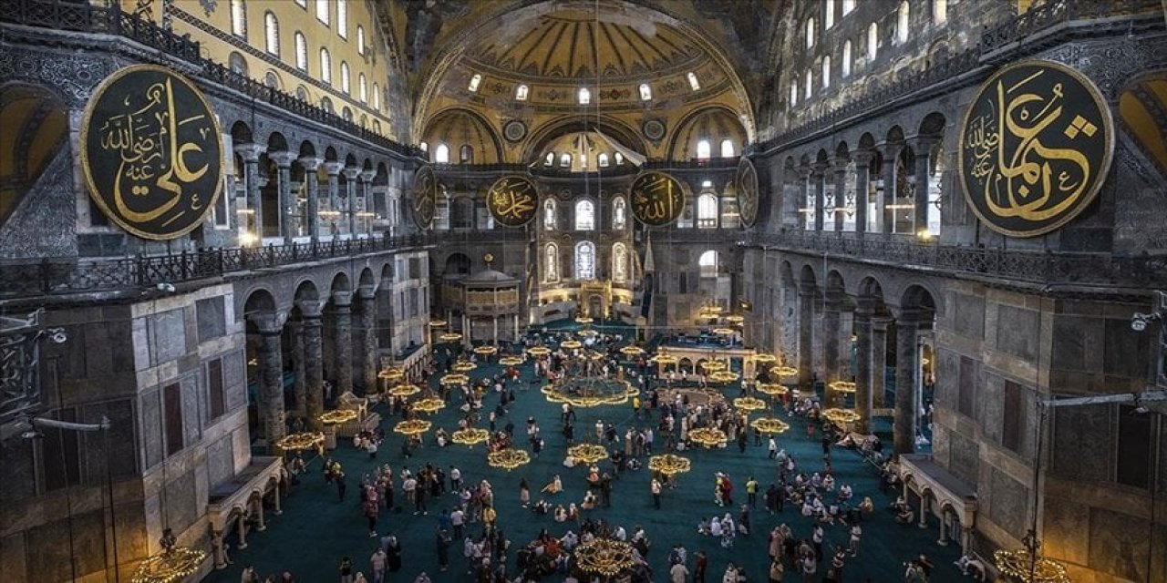 Ayasofya'da 'Kötü Koku' Şikayeti: "Namaza Odaklanmak Çok Zor"