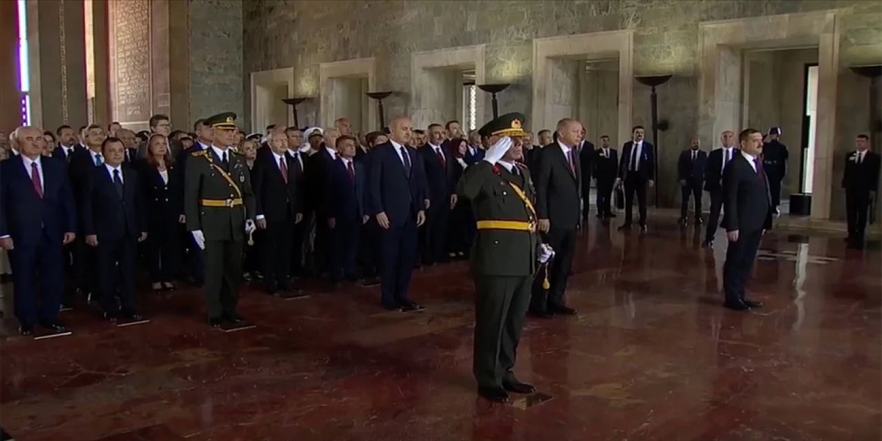 Devlet Erkanı Anıtkabir'i Ziyaret Etti