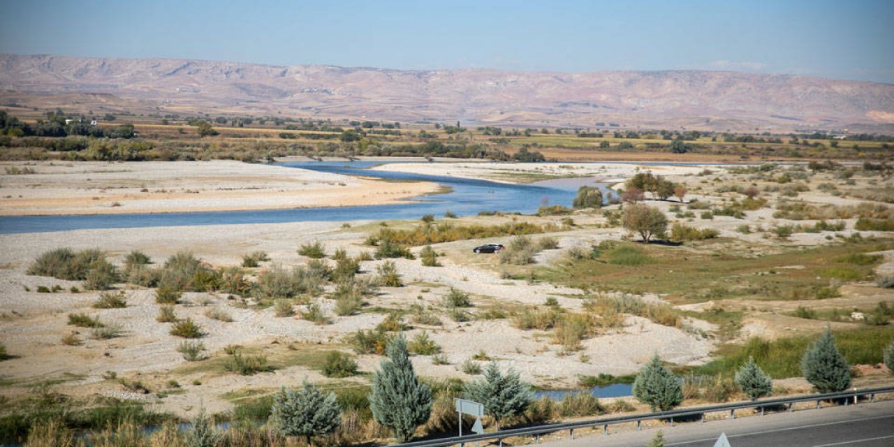 Batman'da kayyum Edremit ilçesindeki binlerce dönüm araziyi satışa çıkardı