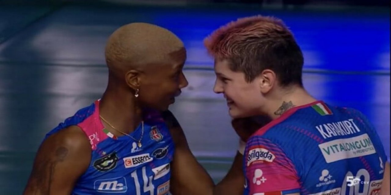 Ertuğrul Özkök: Voleybolcu kızların boşalttığı 2. sırayı öteki Türkiye neyle doldurdu?