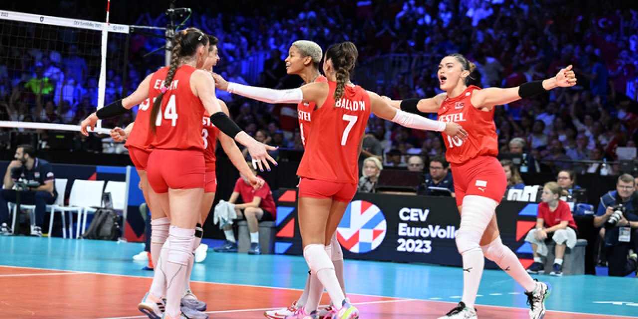 Eda Erdem: Atatürk'ün emaneti olan Cumhuriyetimizin 100. yılında şampiyonluk Türk kadınlarına armağan olsun